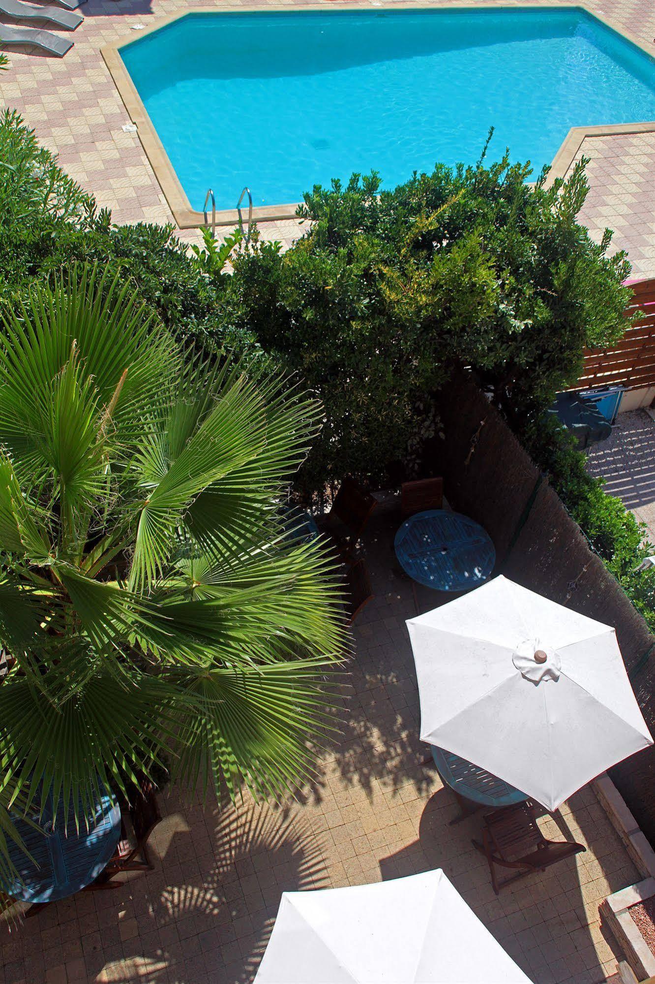 Hotel Les Grenadines Agde Bagian luar foto