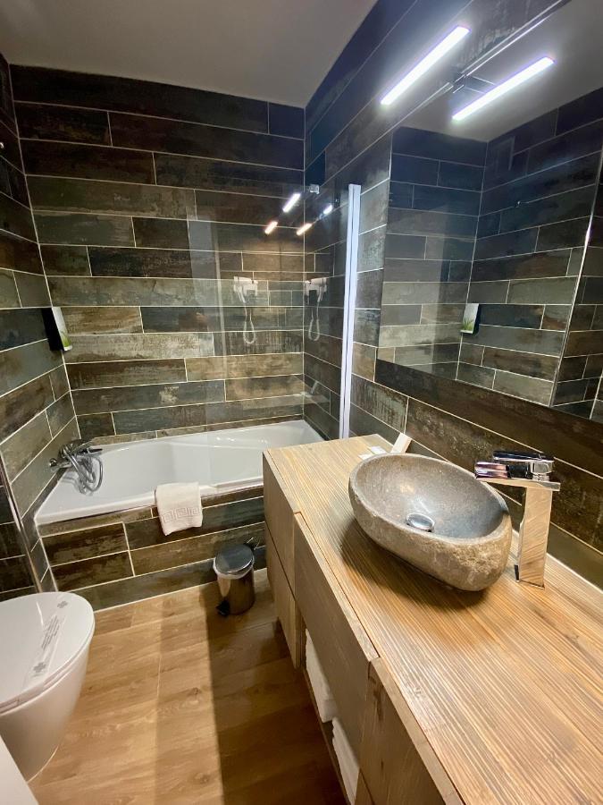 Hotel Les Grenadines Agde Bagian luar foto