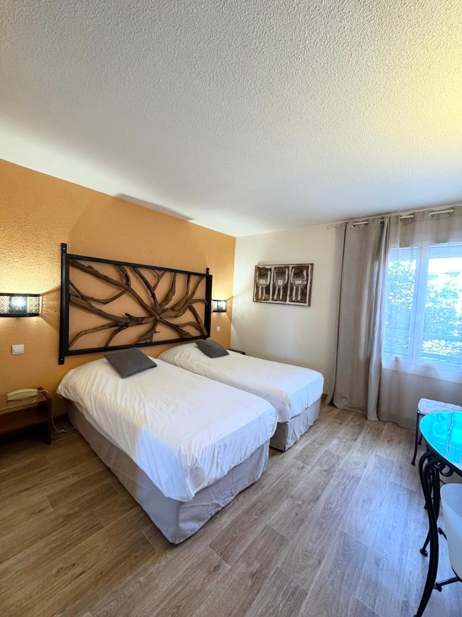 Hotel Les Grenadines Agde Bagian luar foto