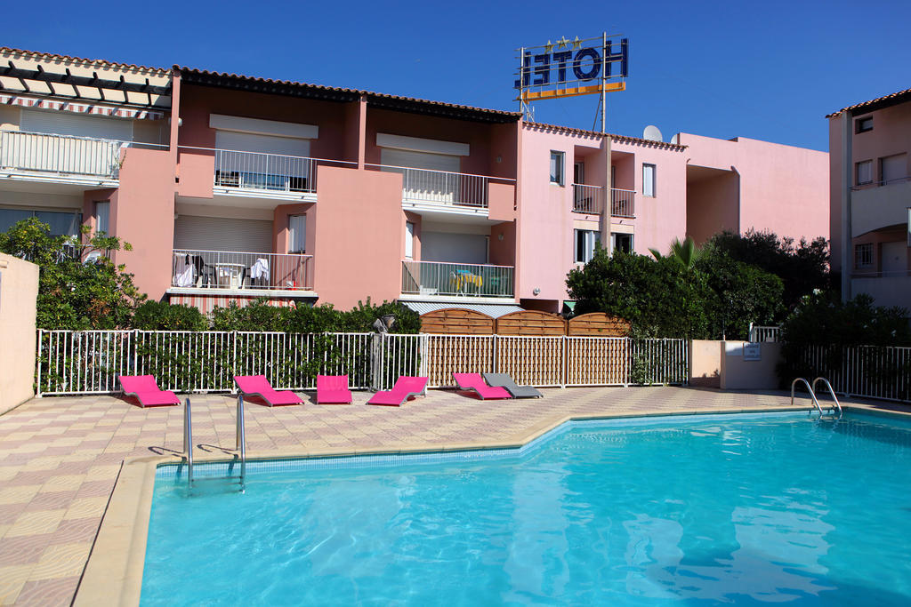 Hotel Les Grenadines Agde Bagian luar foto