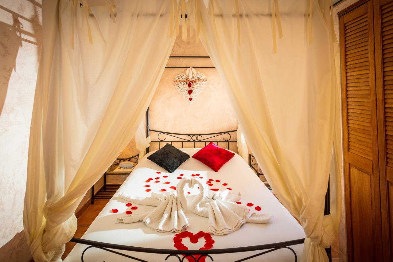 Hotel Les Grenadines Agde Bagian luar foto