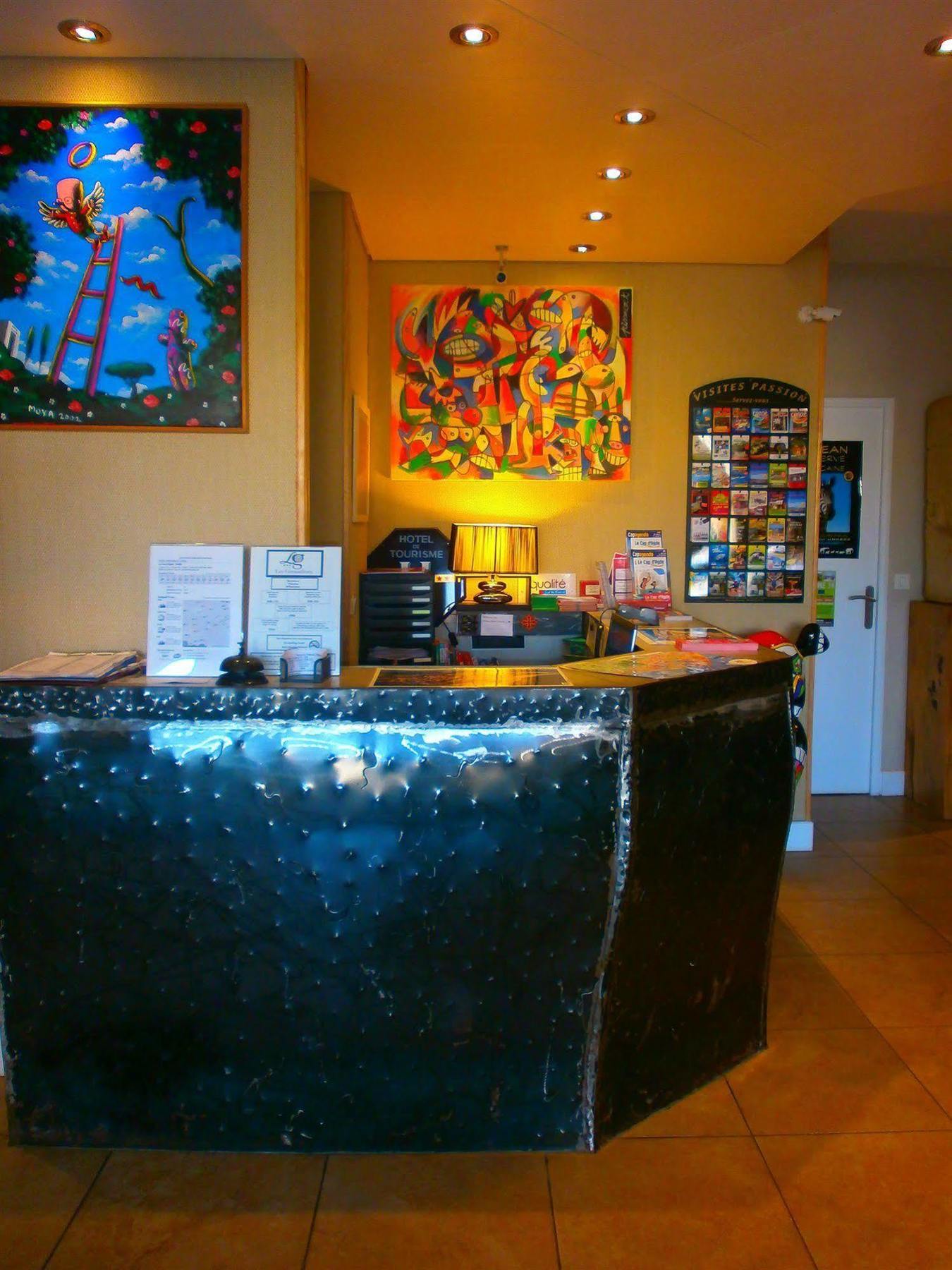Hotel Les Grenadines Agde Bagian luar foto