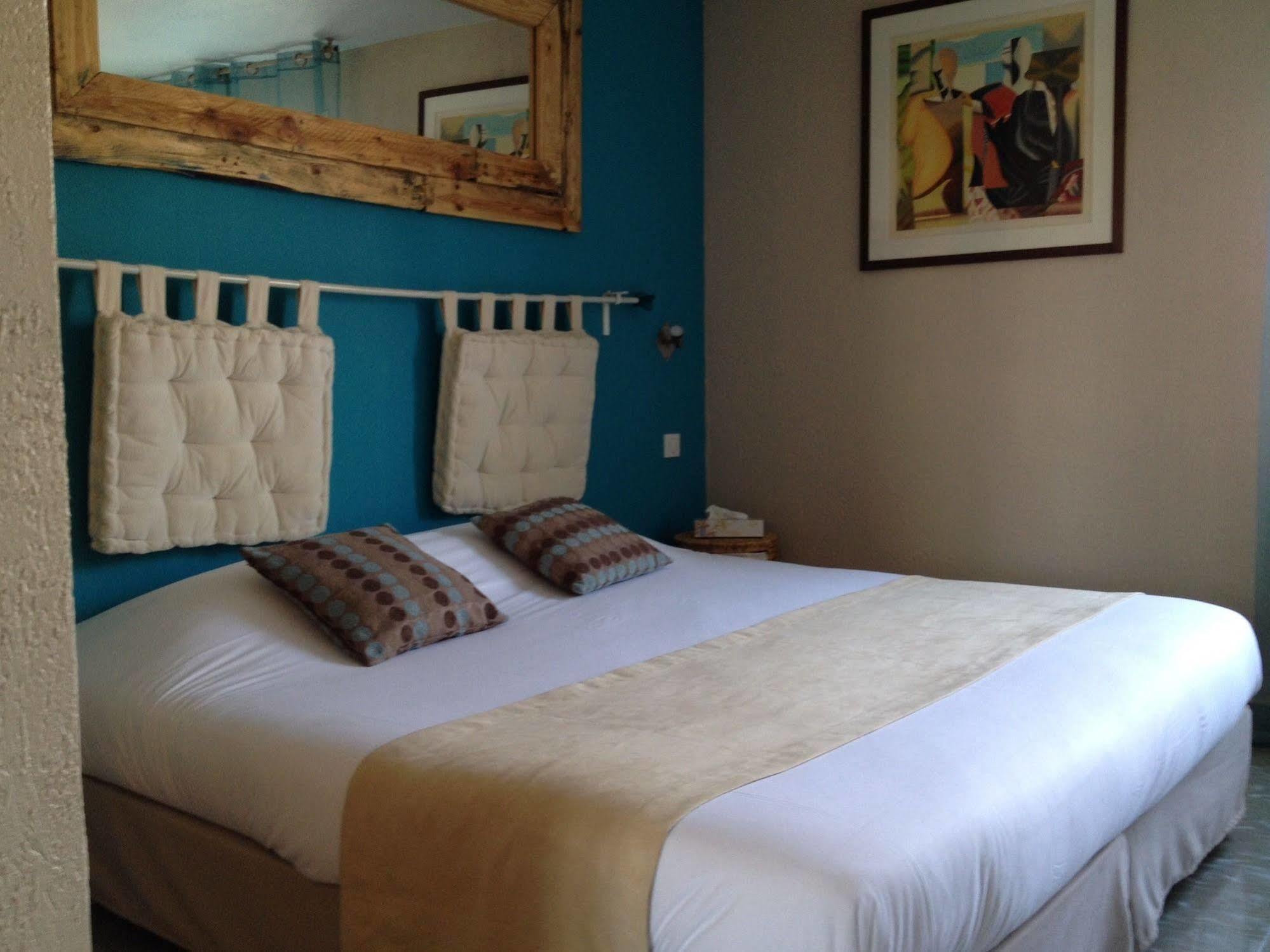 Hotel Les Grenadines Agde Bagian luar foto