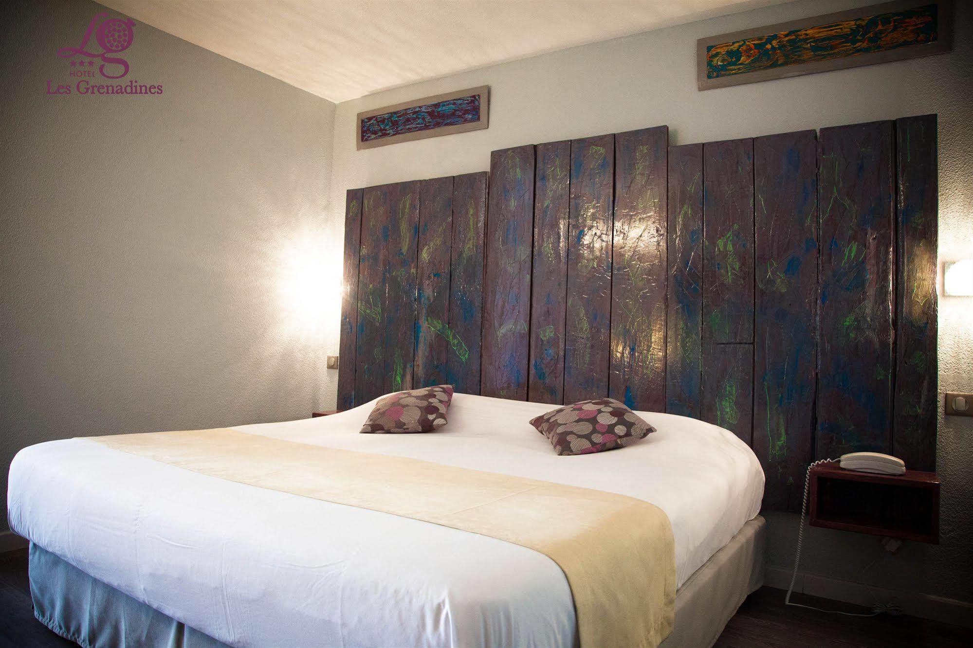 Hotel Les Grenadines Agde Bagian luar foto