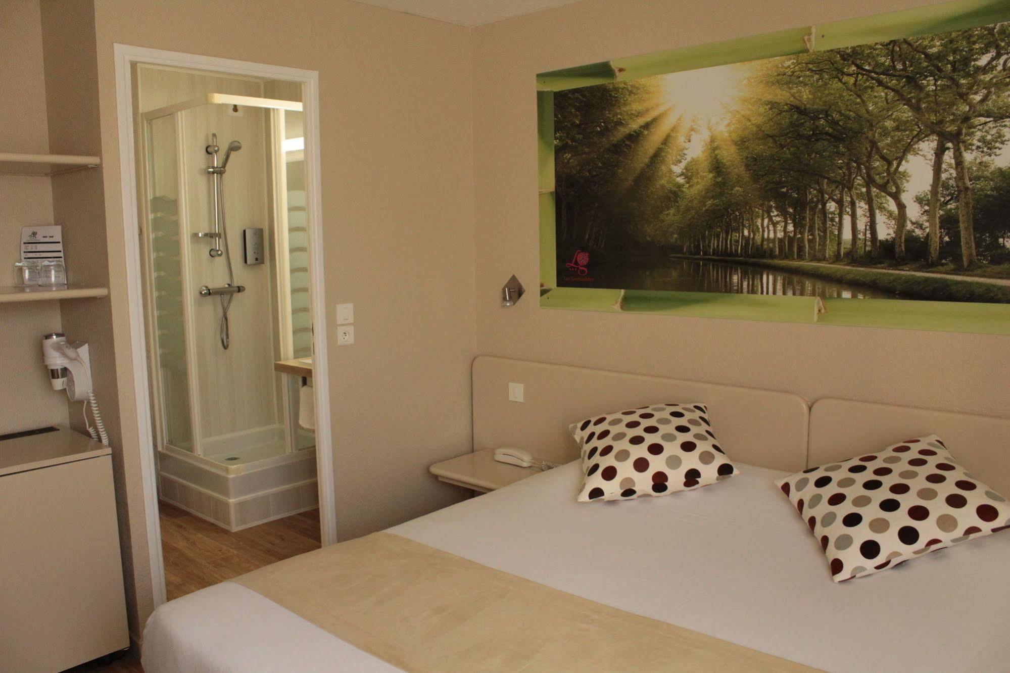Hotel Les Grenadines Agde Bagian luar foto