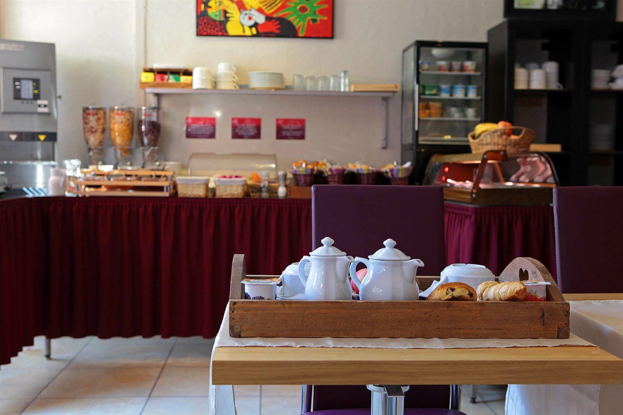 Hotel Les Grenadines Agde Bagian luar foto