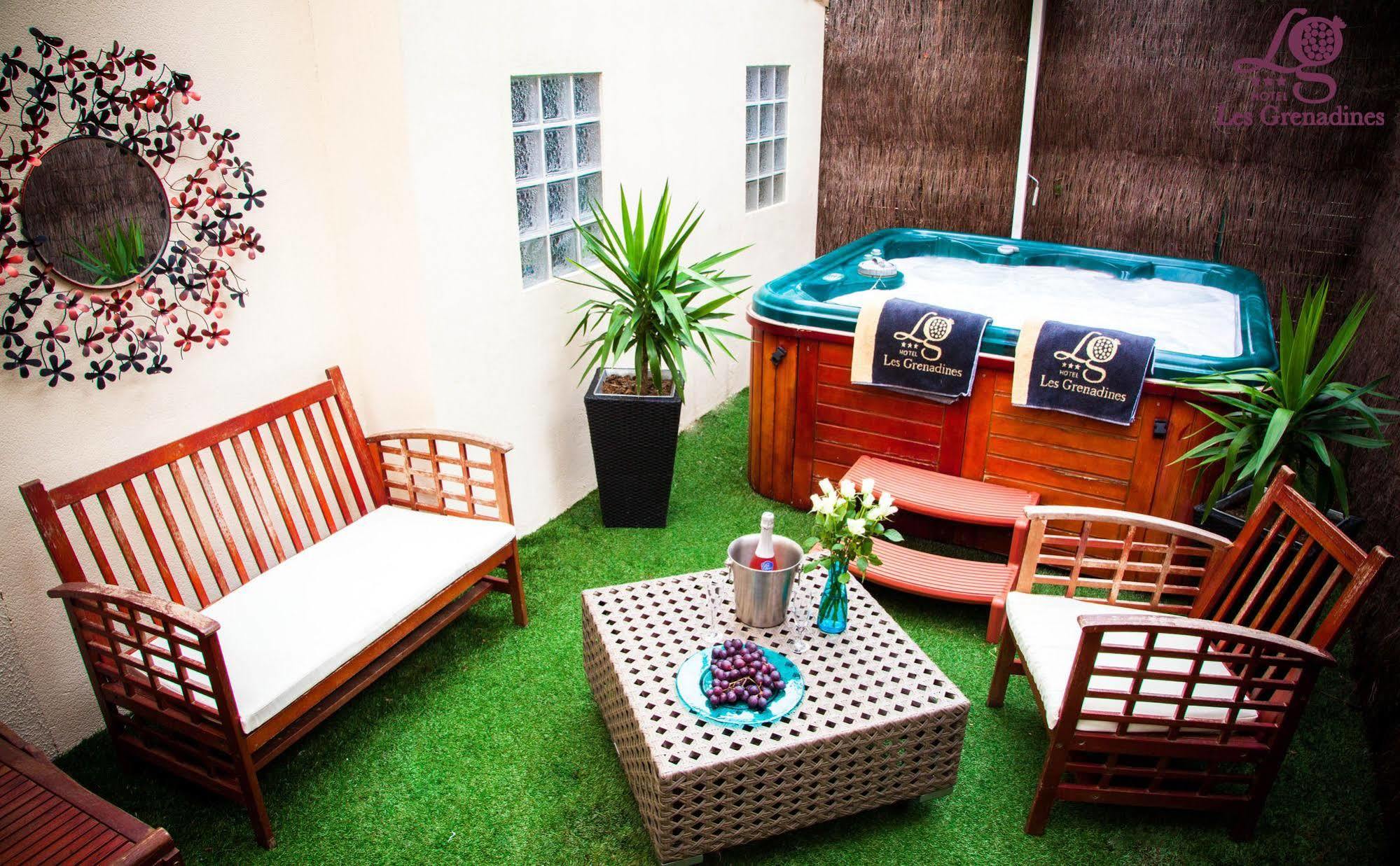Hotel Les Grenadines Agde Bagian luar foto